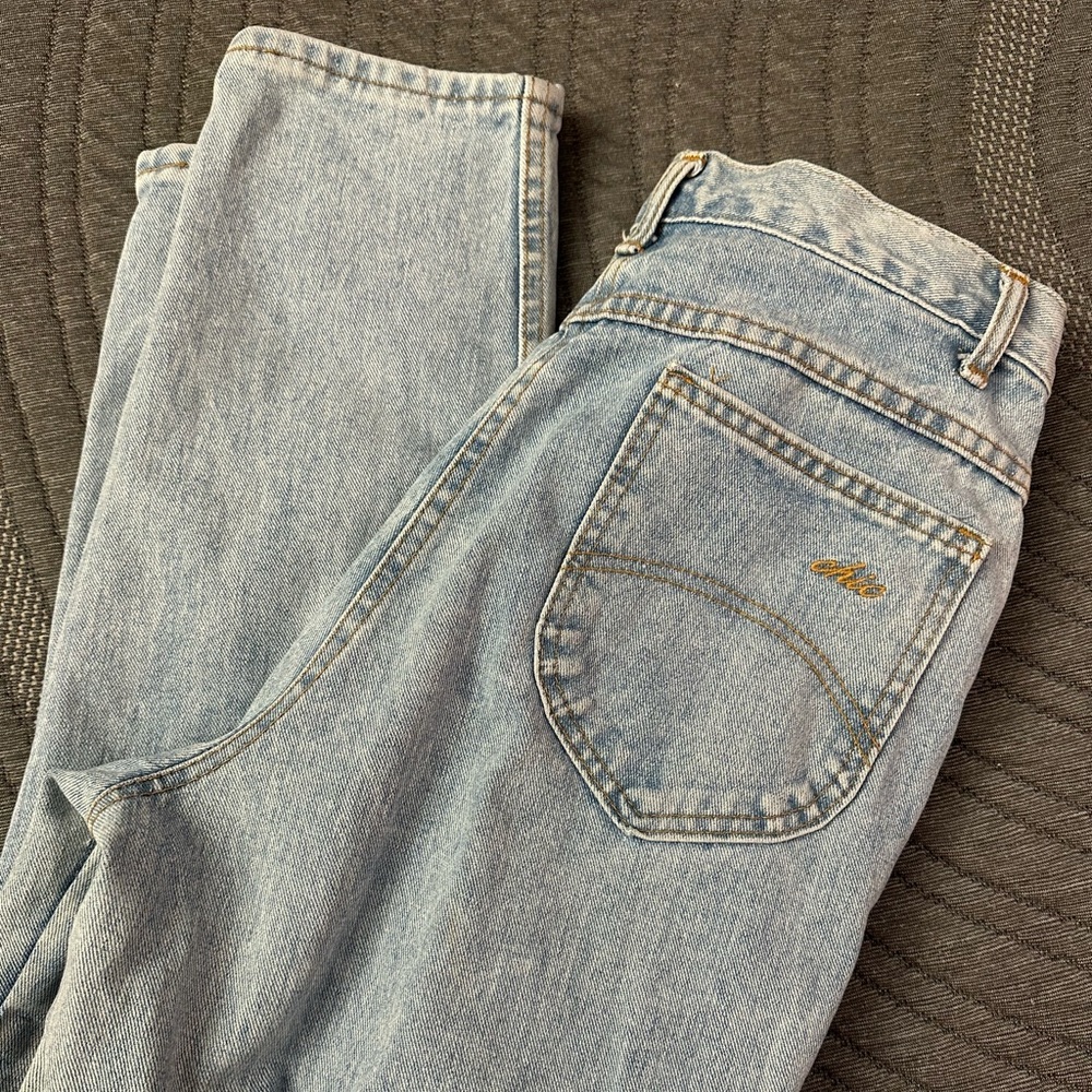 Chic 90s Vintage Jeans